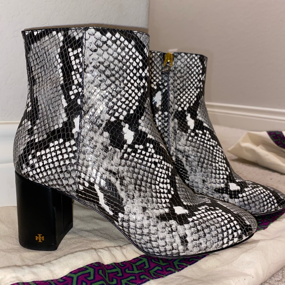 Snake skin Tory Burch boots